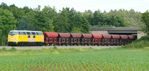 Bauzug nördlich der Autobahn A6